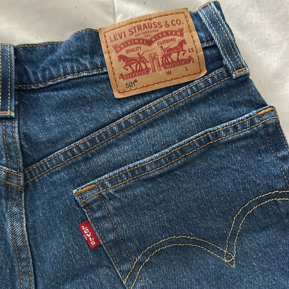 Levis shorts - size 24 - Picture 2 of 5